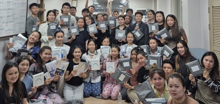 [춘천=뉴시스] 5일 농협 강원본부는 이번 혹서기 대비 외국인 계절근로 물품 지원은 강원특별자치도 농어업고용인력지원센터와 함께 공공형 계절근로사업을 운영 중인 도내 13개 농협의 외국인 계절근로자 390여 명을 대상으로 진행됐다 고 밝혔다. 농협강원본부 제공. *재판매 및 DB 금지