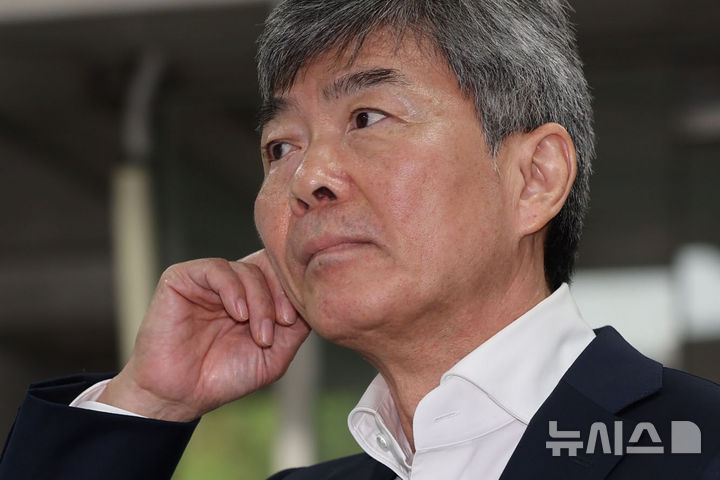[서울=뉴시스] 권창회 기자 = 김건희 전 여사의 최측근이자 계좌를 관리한 인물로 알려진 이종호 전 블랙펄인베스트먼트 대표가 지난 5일 오전 서울 서초구 서울중앙지법에서 열린 구속 전 피의자심문(영장실질심사)에 출석하고 있다. 2025.08.11. kch0523@newsis.com