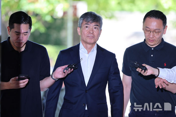 [서울=뉴시스] 권창회 기자 = 김건희 전 여사의 최측근이자 계좌를 관리한 인물로 알려진 이종호 전 블랙펄인베스트먼트 대표가 지난 5일 오전 서울 서초구 서울중앙지법에서 열린 구속 전 피의자심문(영장실질심사)에 출석하고 있다. 2025.08.08. kch0523@newsis.com