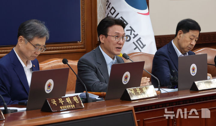 김민석 국무총리가 5일 서울 종로구 정부서울청사에서 열린 국무회의에서 발언하고 있다. 2025.8.5
