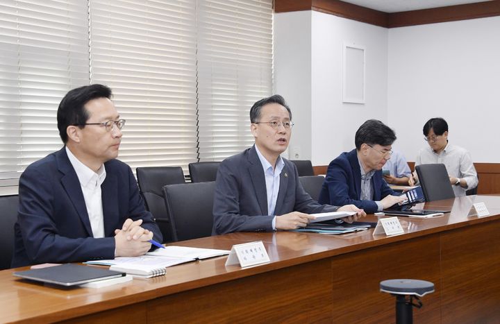 [서울=뉴시스] 이형일 기획재정부 차관이 5일 서울 종로구 정부서울청사에서 '제52차 물가관계차관회의'를 주재하고 있다. (사진=기획재정부 제공) 2025.08.05. photo@newsis.com *재판매 및 DB 금지