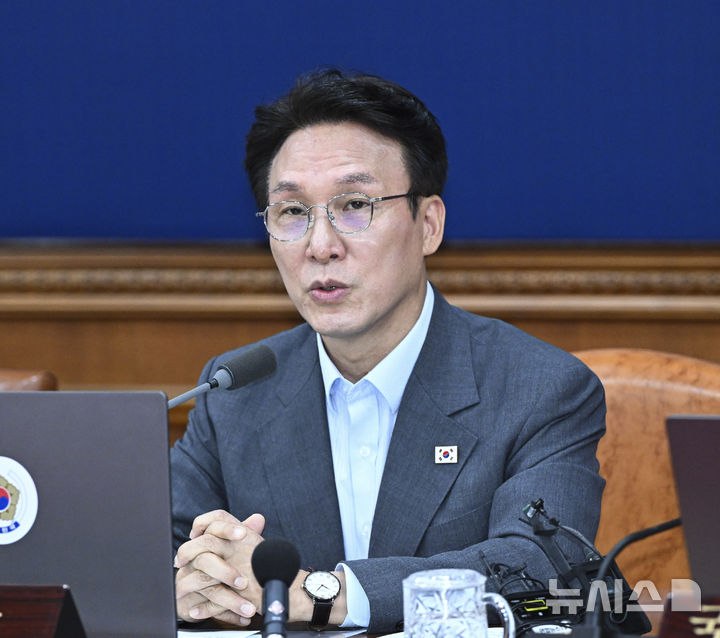 [서울=뉴시스] 김명원 기자 = 김민석 국무총리가 5일 오전 서울 종로구 정부서울청사에서 열린 국무회의에 참석해 발언하고 있다. (공동취재) 2025.08.05. photo@newsis.com