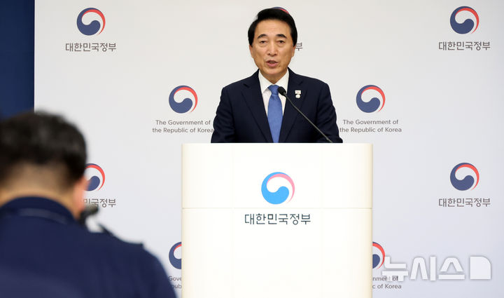 [세종=뉴시스] 강종민 기자 = 박수현 국정기획위원회 국가균형성장특별위원장이 5일 세종시 정부세종청사에서 국정기획위원회가 대통령 세종집무실 건립을 신속추진과제로 선정했다고 밝히고 있다. 2025.08.05. ppkjm@newsis.com