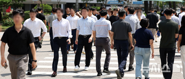 월급쟁이들 작년 근로소득세 68조원 냈다…10년간 150% 늘어