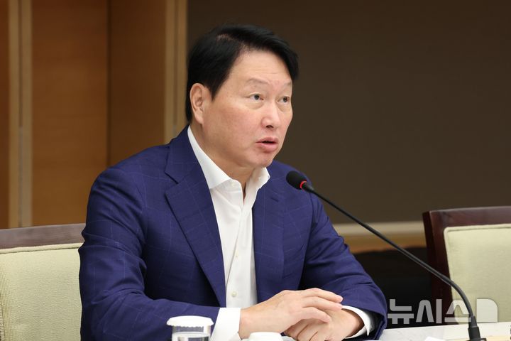 [서울=뉴시스] 황준선 기자 = 최태원 대한상공회의소 회장이 5일 오후 서울 중구 대한상공회의소에서 열린 '성장전략 TF 1차 회의'에서 발언하고 있다. (공동취재) 2025.08.05. photo@newsis.com