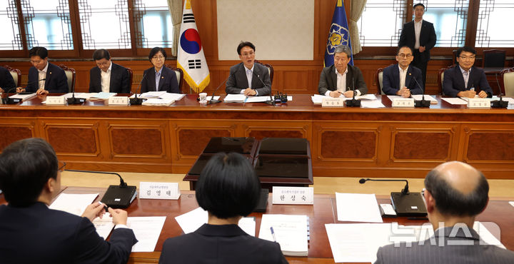 [서울=뉴시스] 추상철 기자 = 김민석 국무총리가 지난 8월 5일 오후 서울 종로구 정부서울청사에서 열린 '바이오헬스 혁신위원회'에서 모두발언을 하고 있다. 2025.08.05. scchoo@newsis.com