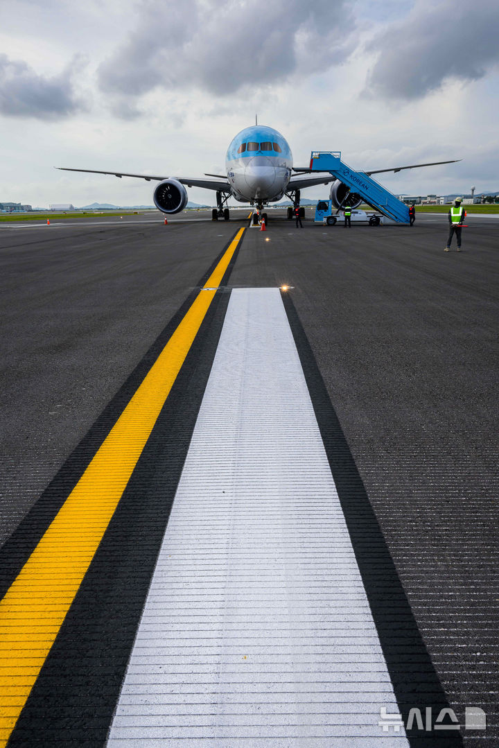 [인천공항=뉴시스] 김선웅 기자 = 5일 인천국제공항에서 제2활주로 운영 재개 전 종합시험운영 및 관계기관 합동점검이 진행되고 있다. (공동취재) 2025.08.06. photo@newsis.com