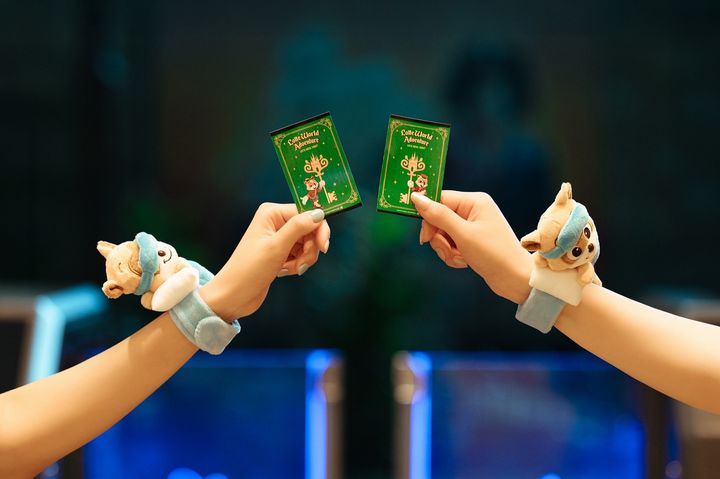 [서울=뉴시스] 롯데호텔 전용 원더밴드&티켓.(사진=롯데호텔 제공) *재판매 및 DB 금지