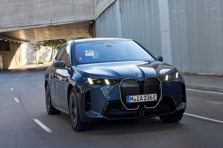 [서울=뉴시스] BMW 코리아가 강렬한 디자인과 향상된 주행성능을 갖춘 플래그십 순수 전기 SAV(스포츠 액티비티 비히클) 'BMW 뉴 iX'를 국내에 공식 출시한다고 6일 밝혔다. (사진=BMW코리아 제공) photo@newsis.com *재판매 및 DB 금지