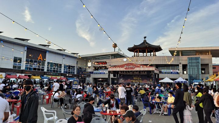 [부여=뉴시스] 부여시장 야시장 모습. *재판매 및 DB 금지