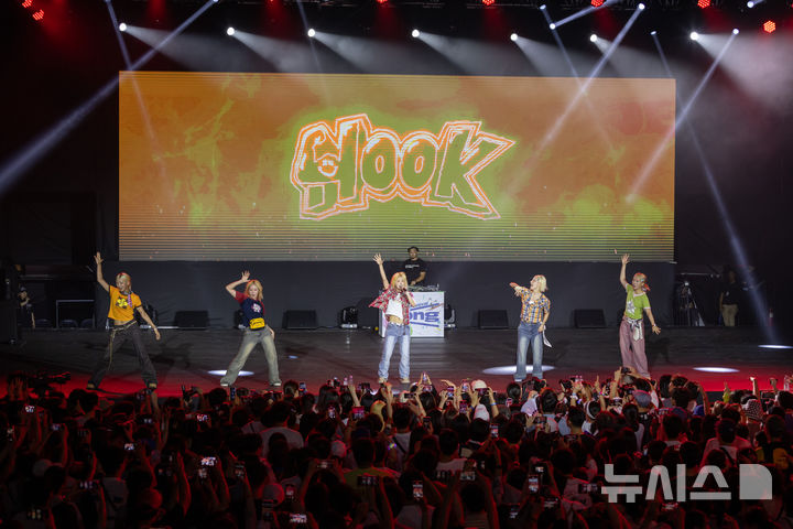 [서울=뉴시스] '훅 댄스 나이트'에 출연하는 팀 HOOK의 공연 장면. (사진=세종문화회관 제공) 