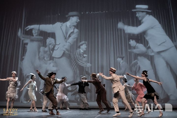 [서울=뉴시스] '스윙&재즈 나이트'에 출연하는 턱시도정션의 공연 장면. (사진=세종문화회관 제공) 