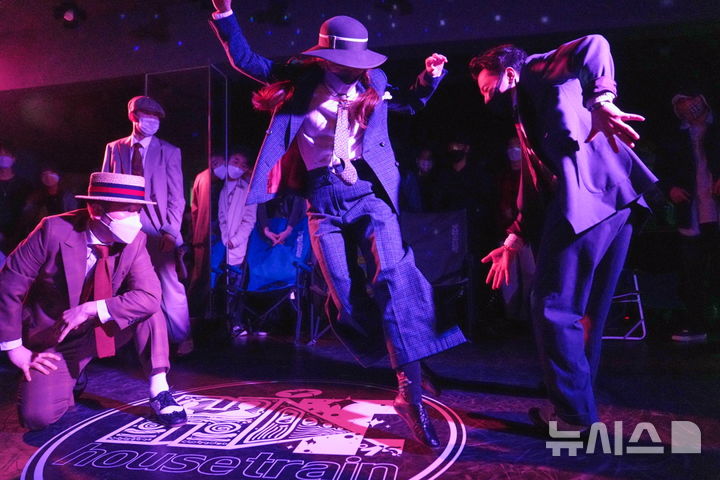 [서울=뉴시스] '스윙&재즈 나이트'에 출연하는 자이언트 스텝스의 공연 장면. (사진=세종문화회관 제공) 