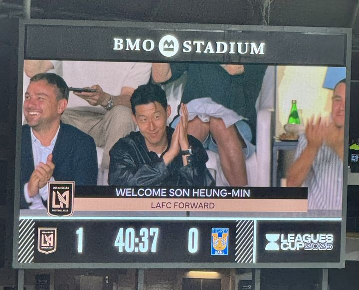 [서울=뉴시스] 손흥민, 미국 프로축구 메이저리그사커(MLS) 로스앤젤레스FC(LAFC) 홈구장 BMO 스타디움 전광판에 등장. (사진=파비안 렌켈 SNS 캡처) 2025.08.06. photo@newsis.com *재판매 및 DB 금지