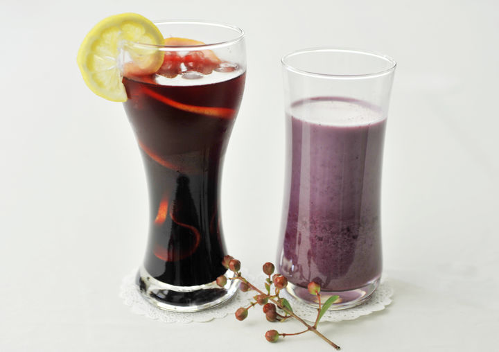 [세종=뉴시스] 사진은 복분자청을 이용한 음료(왼쪽)과 막걸리. (사진=농촌진흥청 제공) 2025.08.06. photo@newsis.com *재판매 및 DB 금지