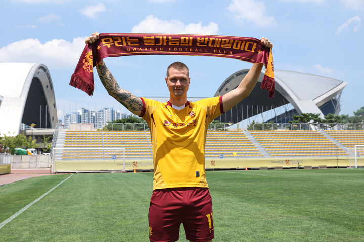 [서울=뉴시스] 프로축구 K리그1 광주FC에 입단한 홀름베르트 프리드욘슨. (사진=광주FC 제공) *재판매 및 DB 금지