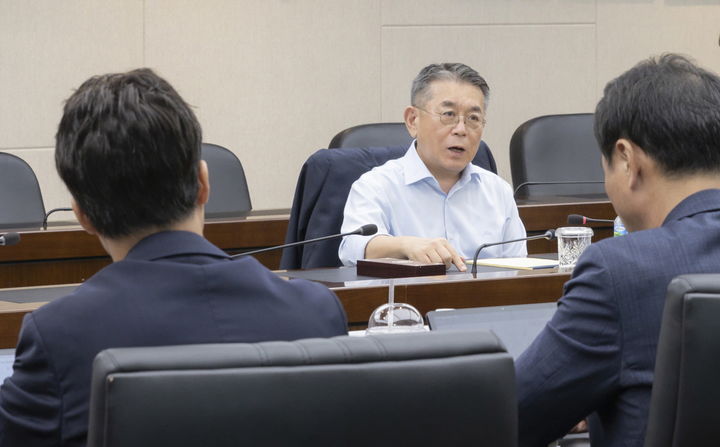 [세종=뉴시스]김준동 남부발전 사장이 6일 CEO 주관 긴급 안전 현안점검회의를 개최했다. (사진=한국남부발전 제공) *재판매 및 DB 금지