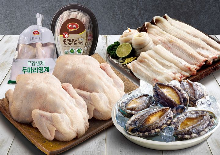 [서울=뉴시스] 이마트가 말복(8월 9일)을 맞아 수산물 보양식을 중심으로 할인 행사를 진행한다고 7일 밝혔다. (사진=이마트 제공) *재판매 및 DB 금지