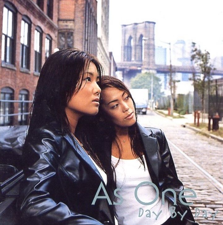 [서울=뉴시스] 여성 듀오 애즈원(As One)의 1999년 데뷔 앨범 '데이 바이 데이(Day By Day)' 커버 이미지. 왼쪽부터 크리스탈, 이민. 이민은 지난 5일 자택에서 숨진 채 발견됐다. (사진=윤일상 인스타그램 캡처) 2025.08.06. photo@newsis.com *재판매 및 DB 금지