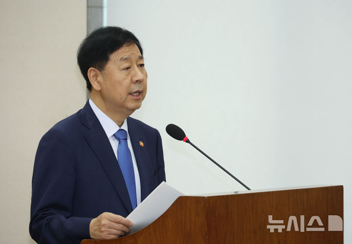 [서울=뉴시스] 고승민 기자 = 구윤철 경제부총리 겸 기획재정부 장관이 6일 서울 여의도 국회에서 열린 기획재정위원회 전체회의에서 모두발언을 하고 있다. 2025.08.06. kkssmm99@newsis.com