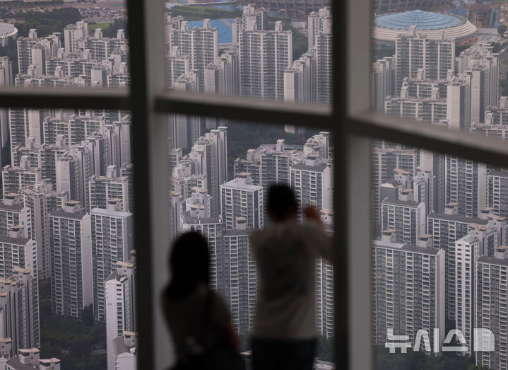 [서울=뉴시스] 김진아 기자 = 사진은 6일 서울 시내 아파트. 2025.08.06. bluesoda@newsis.com