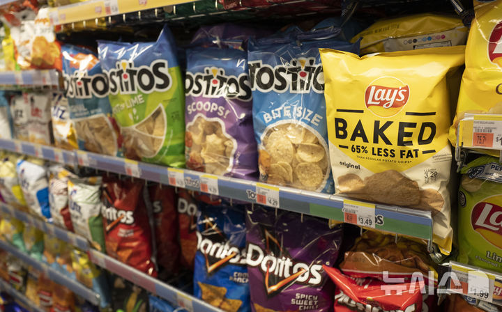 "하루 감자칩 22봉지 먹는 셈"…'이 나라'의 소금 섭취 실태