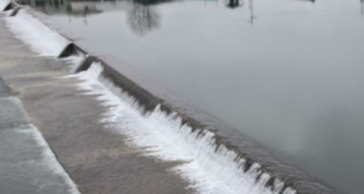 [춘천=뉴시스] 7일 강원특별자치도(도지사 김진태)는 최근 환경변화와 민물가마우지 텃새화 등으로 급감한 도내 내수면 수산자원 회복을 위해 자체 생산한 대농갱이 어린고기 30만 마리를 홍천 등 5개 시군에 7일부터 방류에 들어간다 고 밝혔다. 사진은 홍천강 수역 모습. syi23@newsis.com *재판매 및 DB 금지