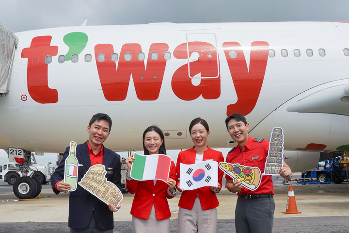 [대구=뉴시스]티웨이항공, 인천~로마 취항 1주년(사진=티웨이항공 제공) photo@newsis.com *재판매 및 DB 금지