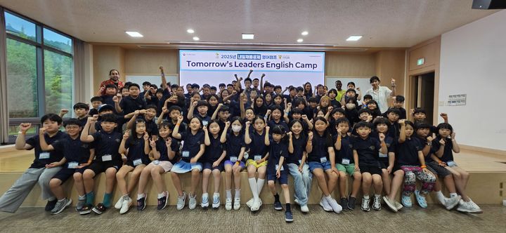 [서울=뉴시스] 지난 5일부터 사흘간 진행된 중소벤처기업진흥공단의 '2025년 내일 채움공제 영어캠프'. (사진=중소벤처기업진흥공단 제공) 2025.08.07. photo@newsis.com *재판매 및 DB 금지