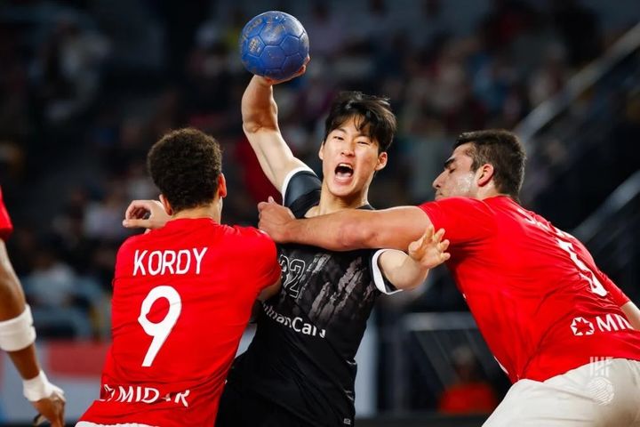 [서울=뉴시스] 한국 남자 청소년(U-19) 핸드볼 대표팀의 최영우. (사진=국제핸드볼연맹 홈페이지 캡처) 2025.08.07. photo@newsis.com *재판매 및 DB 금지