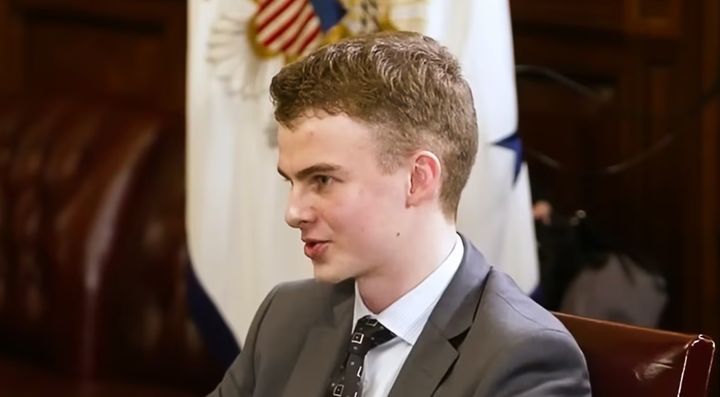 [서울=뉴시스] 정부효율부 직원으로 발탁돼 화제를 모았던 19세 에드워드 코리스틴이 길거리서 10대 갱단들에게 무차별 폭행을 당했다. (사진 = 폭스뉴스 캡처) 2025.08.07. *재판매 및 DB 금지