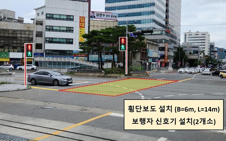 [대전=뉴시스]대전시는 8일부터 16일까지 열리는 '대전 0시 축제' 기간 중 시민과 관광객, 교통약자의 보행 편의와 안전을 확보하기 위해 '옛 충남도청 정문'에서 '중앙로역 방향 행사장 진입로'까지 이어지는 구간에 임시 횡단보도를 설치·운영한다. 2025. 08. 07 photo@newsis.com *재판매 및 DB 금지