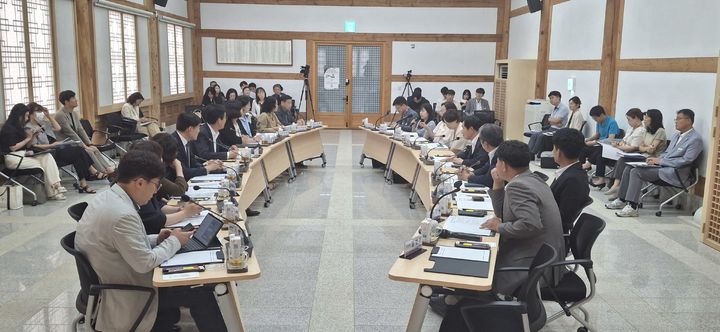 충북도교육청과 진천군이 7일 이상설기념관에서 교육정책 간담회를 열고 있다.2025.08.07.kipoi@newsis.com *재판매 및 DB 금지