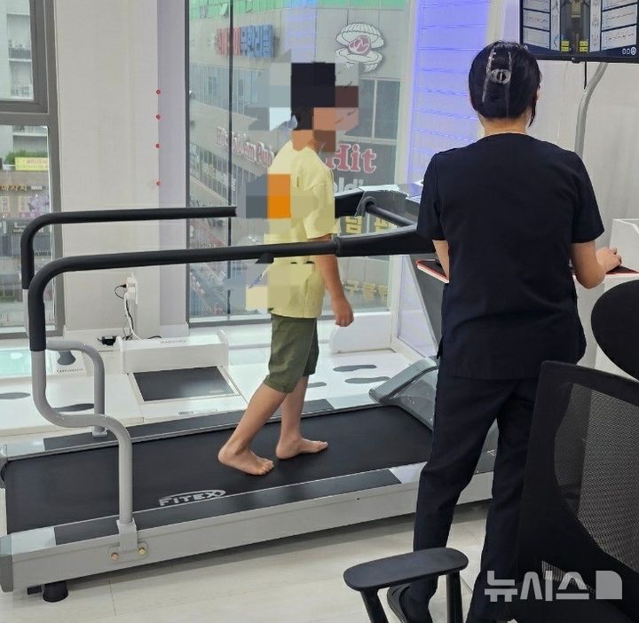 [김포=뉴시스]정일형 기자 = 김포시, 교정치료 모습. (사진= 김포시 제공)