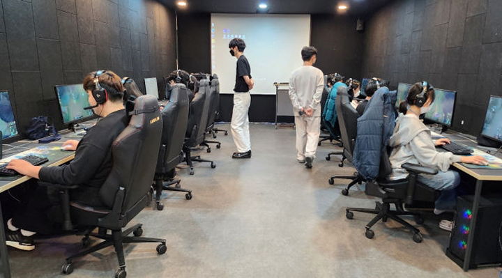 [진주=뉴시스]진주중앙지하도상가, e스포츠 프로그램 통해 청년공간 자리매김.(사진=진주시 제공).2025.08.07.photo@newsis.com *재판매 및 DB 금지