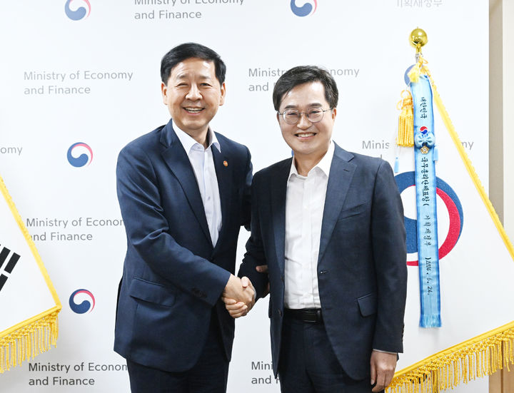 [수원=뉴시스] 김동연 경기도지사와 구윤철 경제부총리(사진=경기도 제공) 2025.08.07. photo@newsis.com *재판매 및 DB 금지