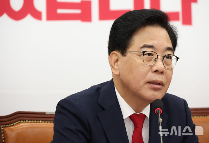 [서울=뉴시스] 김금보 기자 = 송언석 국민의힘 비상대책위원장 겸 원내대표가 7일 오전 서울 여의도 국회에서 열린 비상대책위원회의에서 발언을 하고 있다. 2025.08.07. kgb@newsis.com