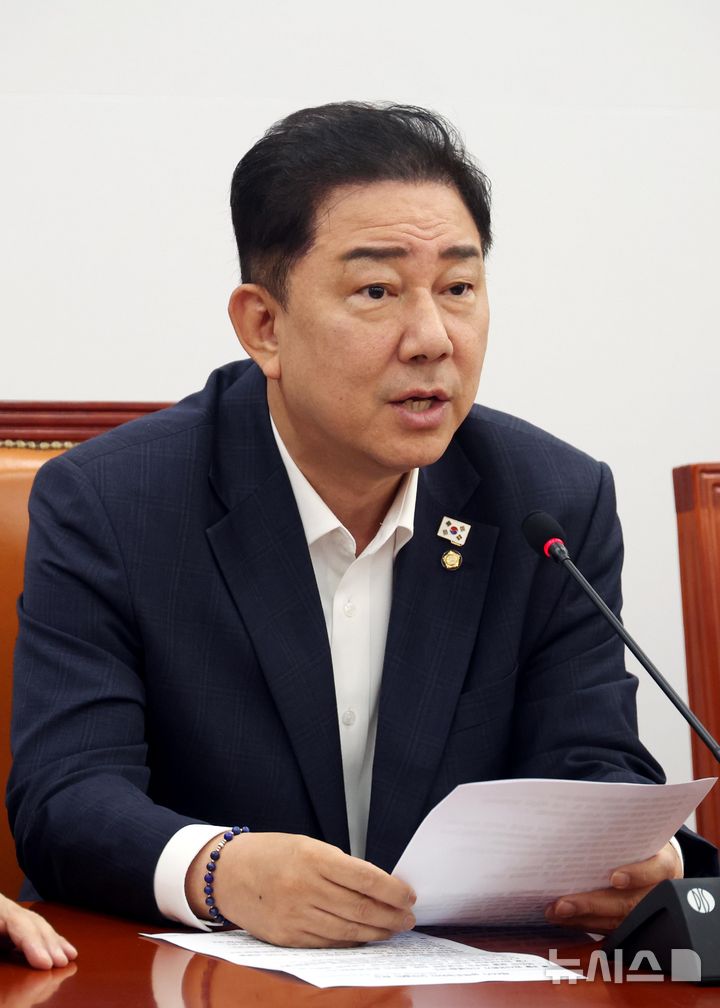[서울=뉴시스] 조성봉 기자 = 김병기 더불어민주당 원내대표가 지난 7일 오전 서울 여의도 국회에서 열린 정책조정회의에서 발언을 하고 있다. 2025.08.07. suncho21@newsis.com