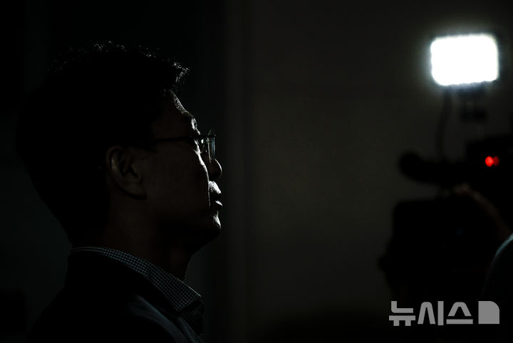 [서울=뉴시스] 정병혁 기자 = 임성근 전 해병 1사단장이 7일 서울 서초구 이명현 순직해병 특별검사 사무실로 조사를 받기 위해 줄석하고 있다. 2025.08.07. jhope@newsis.com