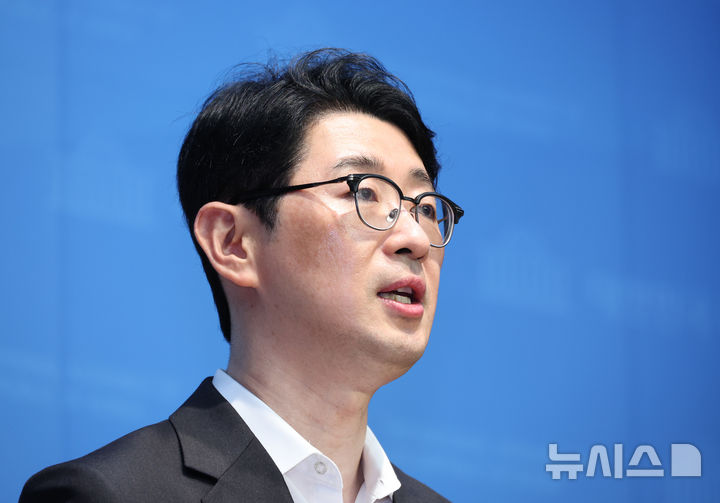 [서울=뉴시스] 김금보 기자 = 주진우 국민의힘 의원이 7일 오전 서울 여의도 국회 소통관에서 '이춘석 특검법 발의 기자회견'을 열고 발언을 하고 있다. 2025.08.07. kgb@newsis.com