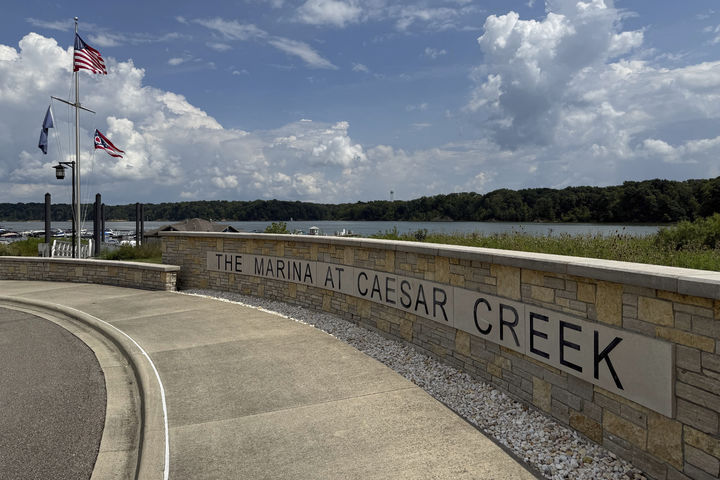 [웨인스빌( 미 오하이오주)=AP/뉴시스] 미 밴스 부통령 가족이 생일파티를 하러간 오하이오주 시저 크리크 저수지 일대의 8월 7일 풍경과 국기 게양대. 2025. 08.08. 