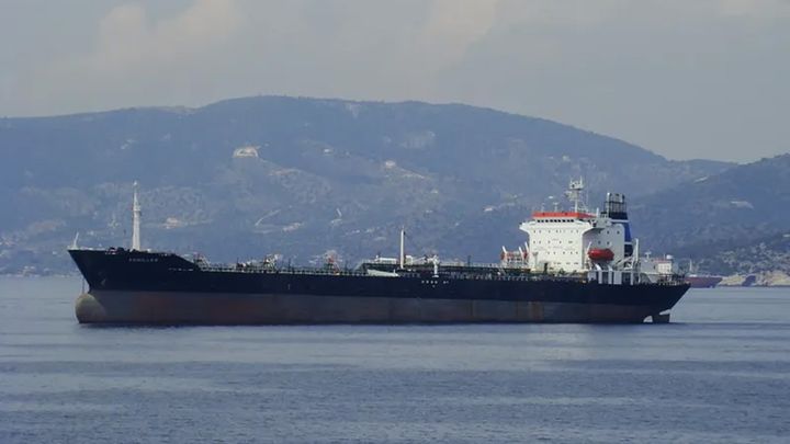 [서울=뉴시스] 사진은 인도 근해에서 대기중인 러시아 유조선.(출처=머린트래픽닷컴) 2025.8.8. *재판매 및 DB 금지