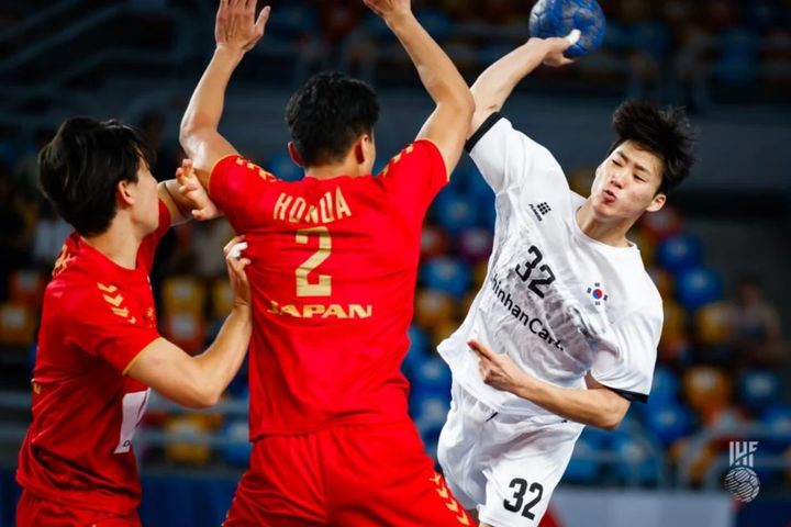 [서울=뉴시스] 일본전에서 슛을 던지는 핸드볼 최영우. (사진=국제핸드볼연맹 홈페이지 캡처) *재판매 및 DB 금지