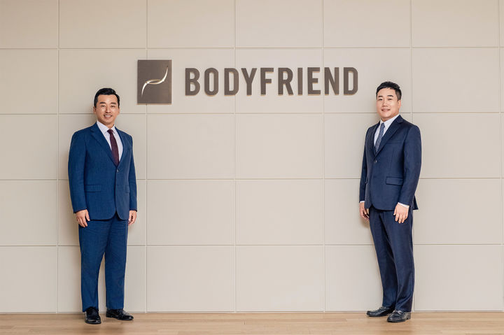 [서울=뉴시스] 바디프랜드가 지난 7일, 지성규·김흥석 공동 대표이사가 일신 상 사유로 사임한 데 따른 임시주주총회 및 이사회를 열고, 곽도연·김철환 신임 공동곽도연(좌), 김철환 신임 공동 대표. (사진=바디프랜드 제공) 2025.08.08. photo@newsis.com *재판매 및 DB 금지