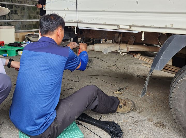 [광주=뉴시스] 한국교통안전공단 광주전남본부의 소형 화물차 뒷바퀴 조명등 설치 사업. (사진=한국교통안전공단 광주전남본부 제공) 2025.08.08. photo@newsis.com *재판매 및 DB 금지