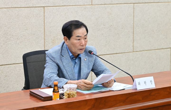 [창녕=뉴시스] 성낙인 군수가 지적재조사위원회를 열고 있다. (사진= 창녕군 제공) 2025.08.08. photo@newsis.com *재판매 및 DB 금지