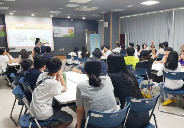 [함양=뉴시스] 함양 대봉힐링관 찾아가는 환경보건교실 운영. (사진=함양군 제공) 2025.08.08. photo@newsis.com *재판매 및 DB 금지