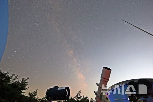 [증평=뉴시스] 좌구산 천문대 유성우 관측 자료사진. (사진=증평군 제공)