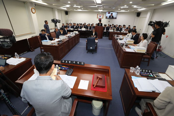 [제주=뉴시스] 8일 오전 제주도의회 행정자치위원회 회의실에서 제441회 제주도의회 임시회 행정자치위원회 회의가 열리고 있다. (사진=제주도의회 제공) 2025.08.08. photo@newsis.com *재판매 및 DB 금지