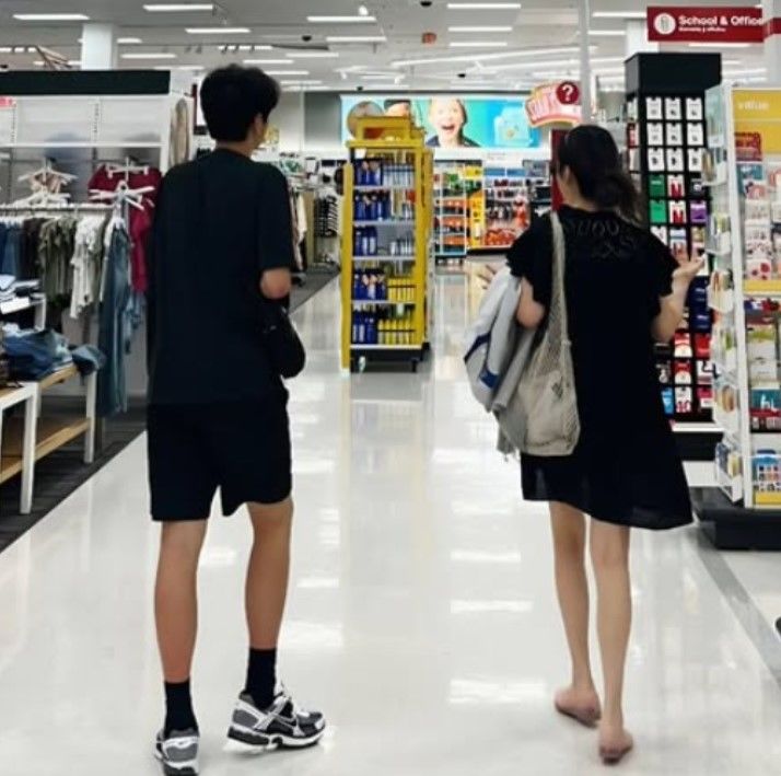 [서울=뉴시스] 배우 송윤아가 훌쩍 자란 아들과 함께한 일상을 공개했다. (사진=송윤아 인스타그램 캡처) 2025.08.08. photo@newsis.com  *재판매 및 DB 금지